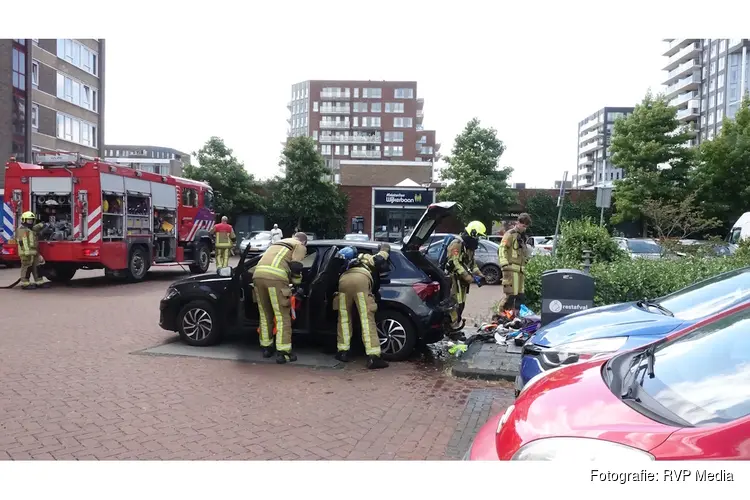 Kofferbak van auto vliegt in brand in Beverwijk