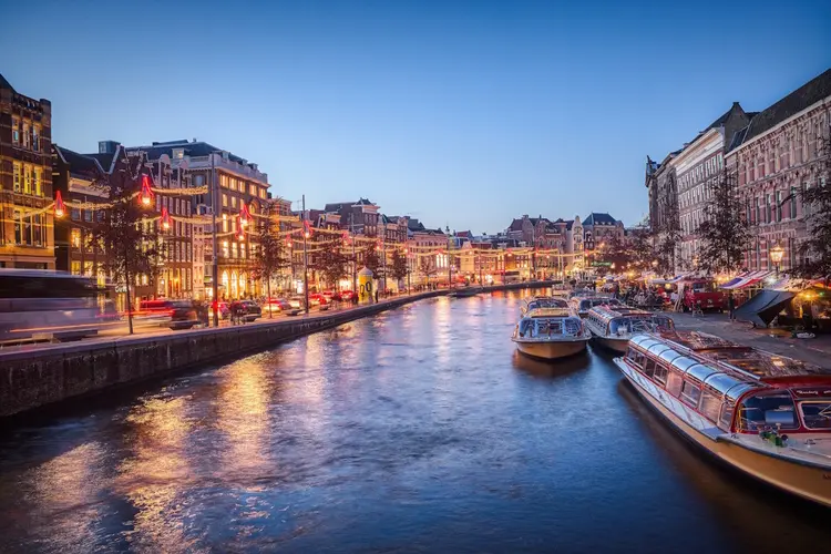 Typische Nederlandse activiteiten tijdens een bezoek aan Amsterdam