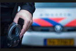 Aanhouding na inrijden met motor op agent