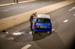 Brommobiel slaat over de kop na ongeval in Beverwijk, bestuurder ongedeerd