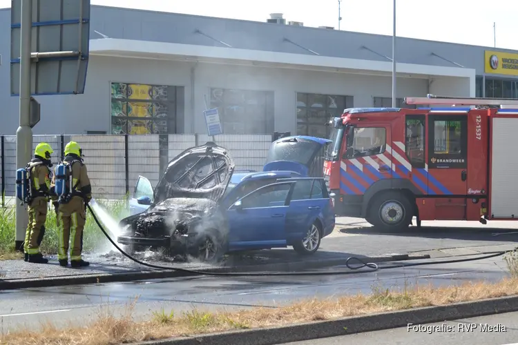 Auto vat plotseling vlam in Beverwijk