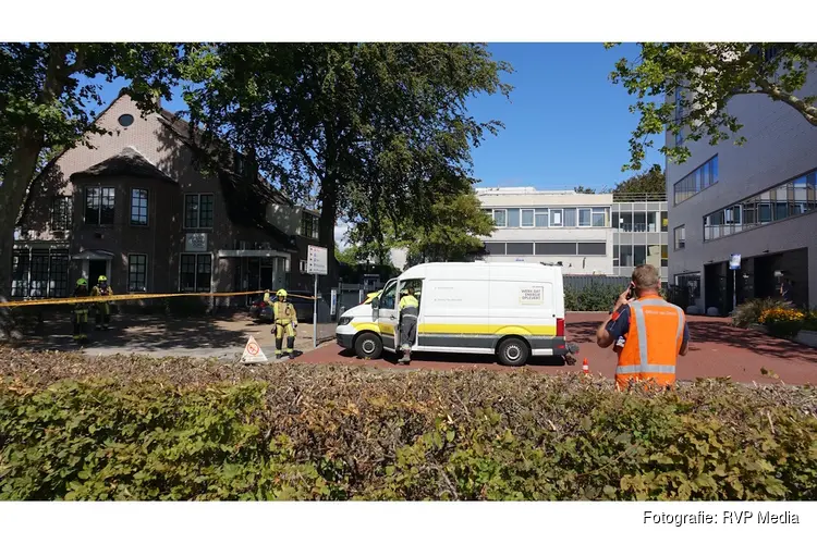Fors gaslek vlak naast ziekenhuis Beverwijk, straat afgesloten