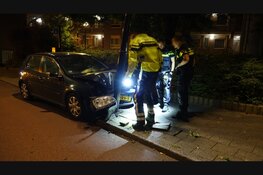 Automobiliste en bijrijdster gewond na botsing met lantaarnpaal in Beverwijk