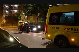 Automobiliste en bijrijdster gewond na botsing met lantaarnpaal in Beverwijk