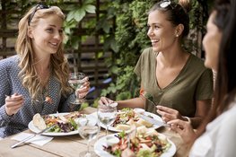Samen aan tafel tijdens de Week tegen Eenzaamheid en Valpreventie