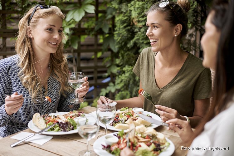 Samen aan tafel tijdens de Week tegen Eenzaamheid en Valpreventie