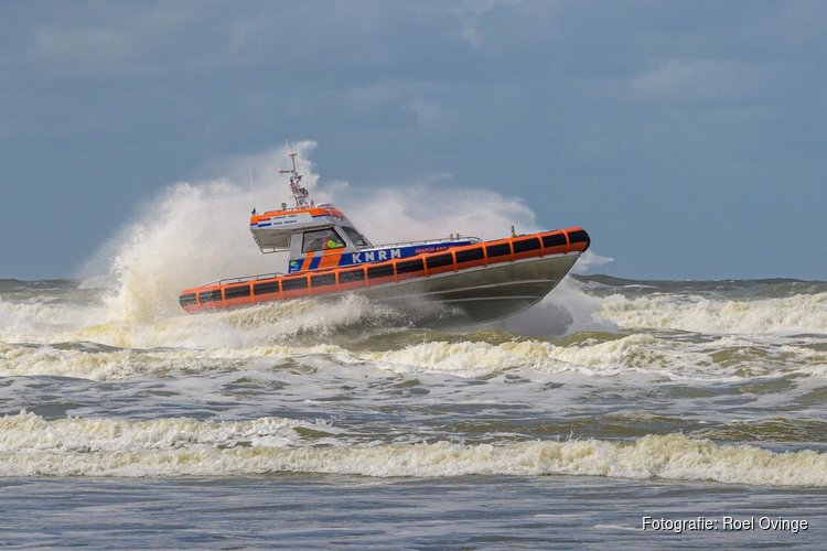 KNRM Wijk aan Zee neemt nieuwe reddingboot 'Dora Heeres' in gebruik