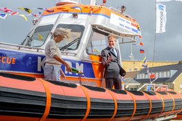 KNRM Wijk aan Zee neemt nieuwe reddingboot 'Dora Heeres' in gebruik