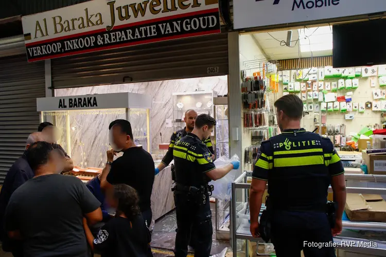 Overval op juwelierswinkel Beverwijkse Bazaar – politie zoekt twee daders