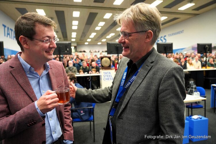 Jeroen van den Berg draagt directeurschap Tata Steel Chess Tournament over aan Erwin l'Ami