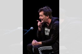 Actueel, pijnlijk relevant, inhoudelijk en geestig