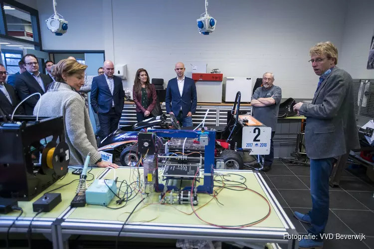 Bezoek VVD-kamerleden aan Nova College en AYOP