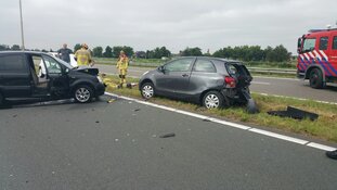 Flinke aanrijding op N246: gewonde naar ziekenhuis