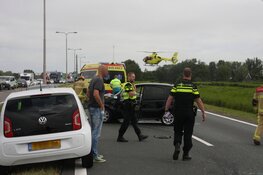Flinke aanrijding op N246: gewonde naar ziekenhuis