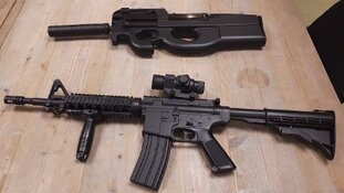 Politie twee keer in actie wegens nepvuurwapens