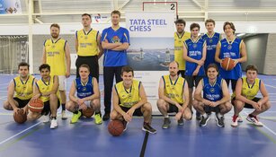 Grootmeesters Tata Steel Chess Tournament spelen basketbal