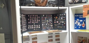 Met je voetbalverzameling in museum Kennemerland